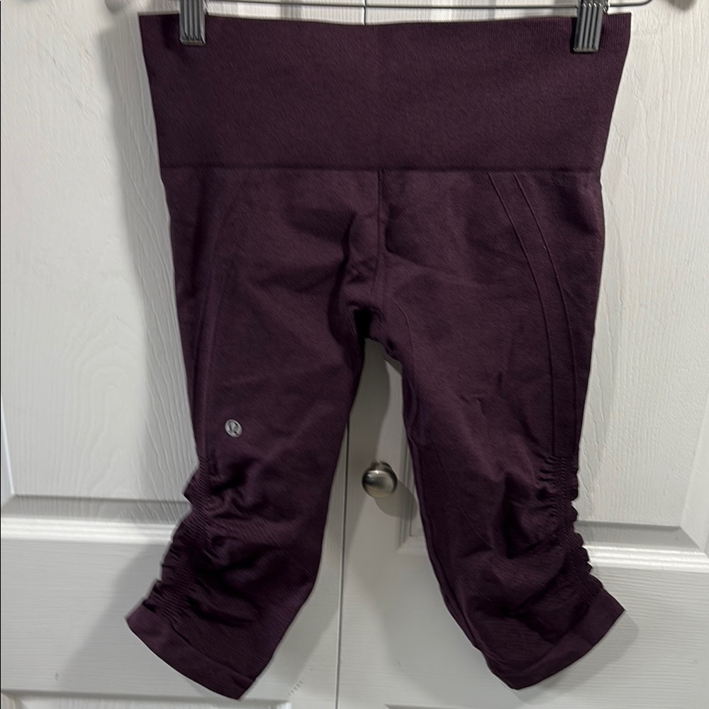 Lululemon in the flow cropped leggings - Picture 3 of 9
